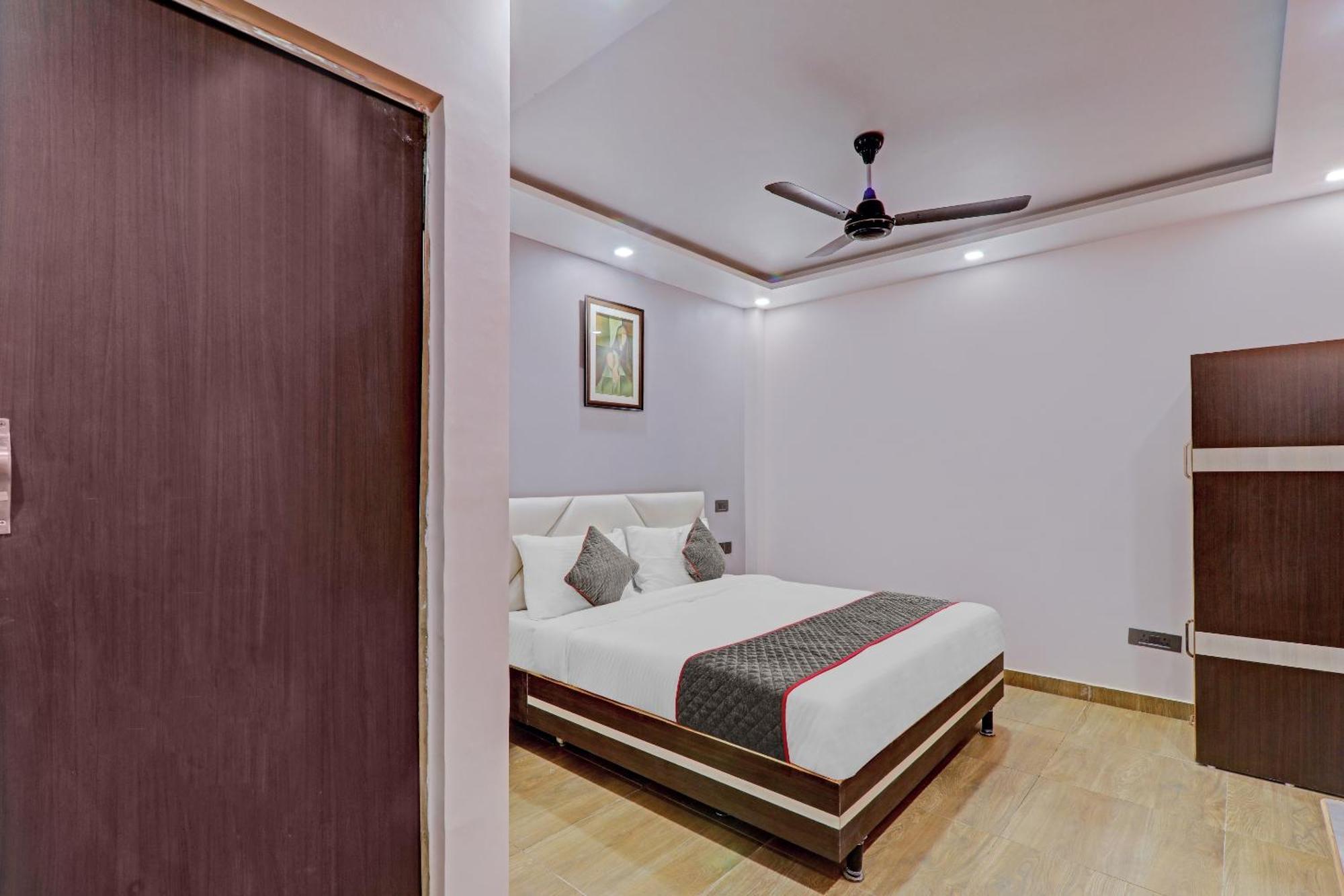 ホテル Super Townhouse Riddhi Residency ラクナウ エクステリア 写真