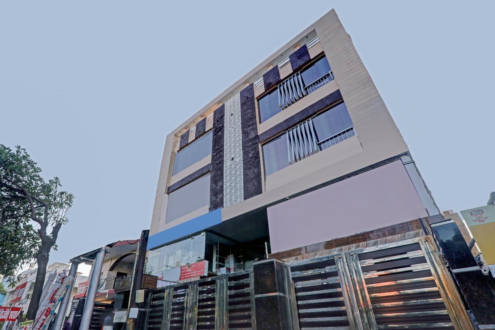 ホテル Super Townhouse Riddhi Residency ラクナウ エクステリア 写真