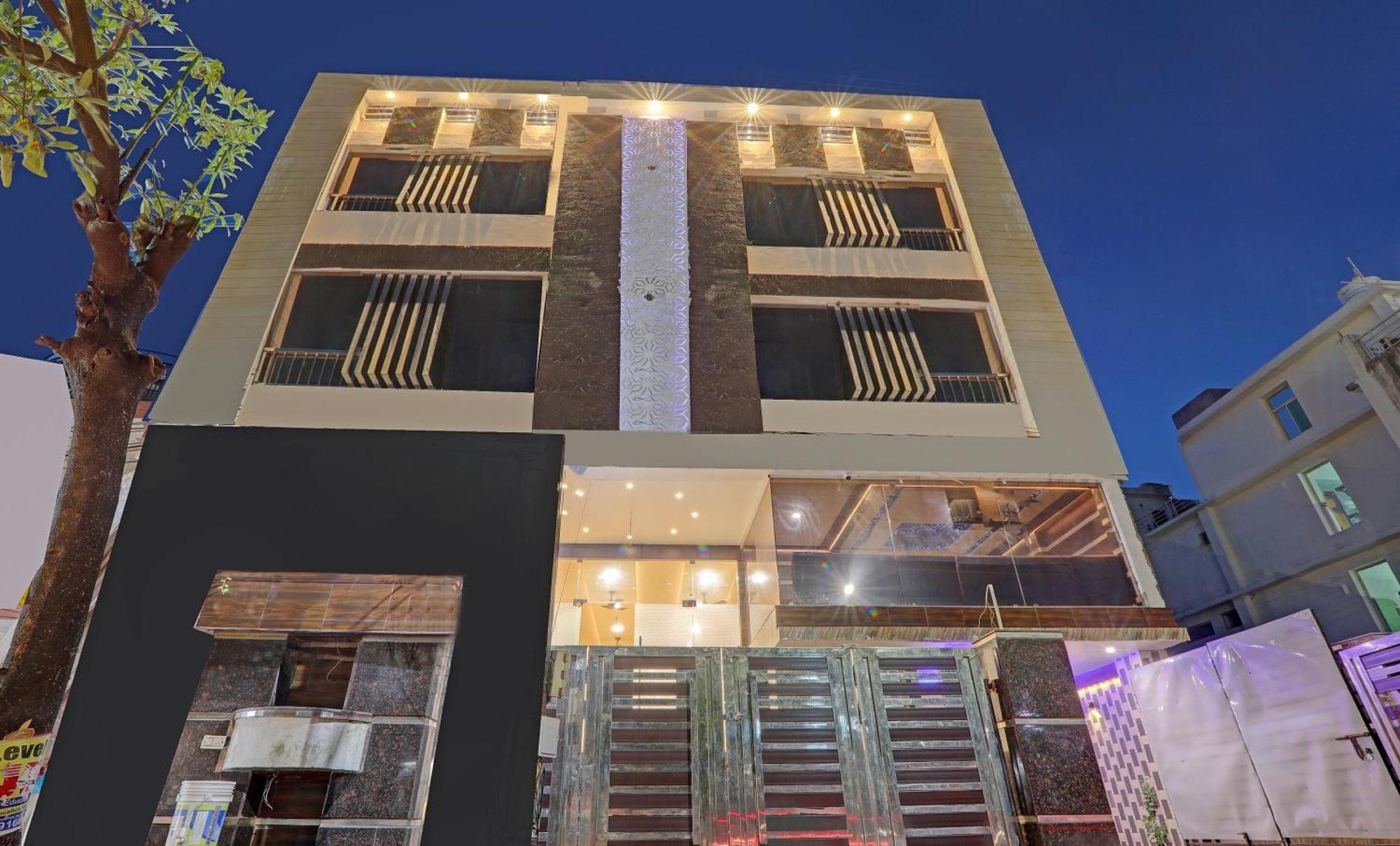 ホテル Super Townhouse Riddhi Residency ラクナウ エクステリア 写真