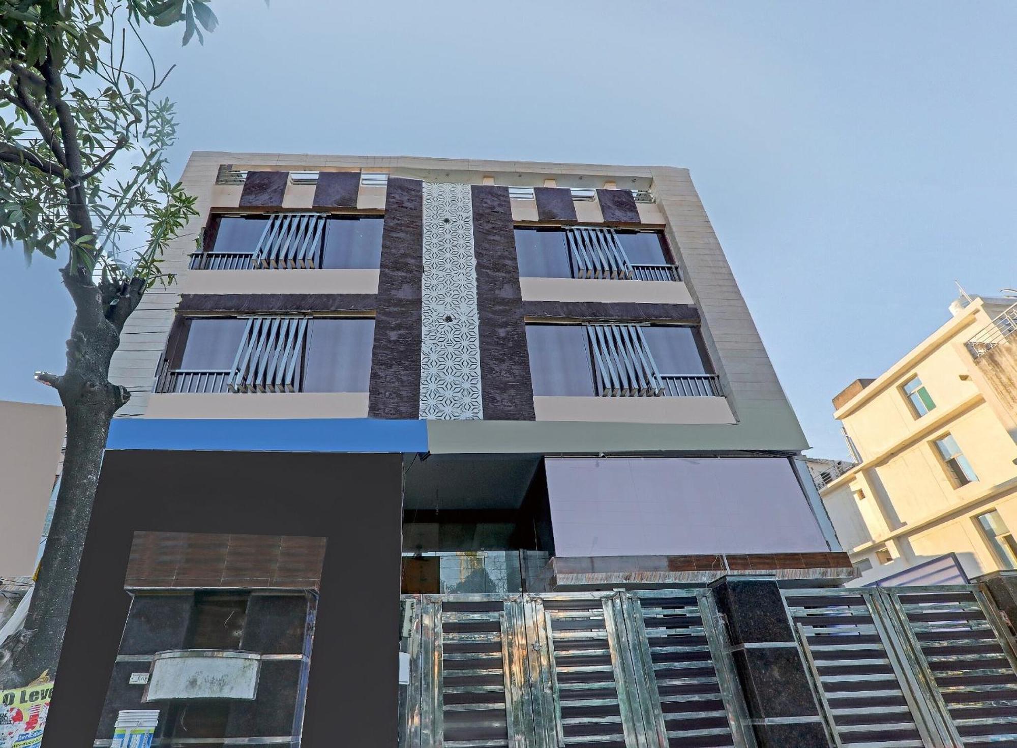 ホテル Super Townhouse Riddhi Residency ラクナウ エクステリア 写真
