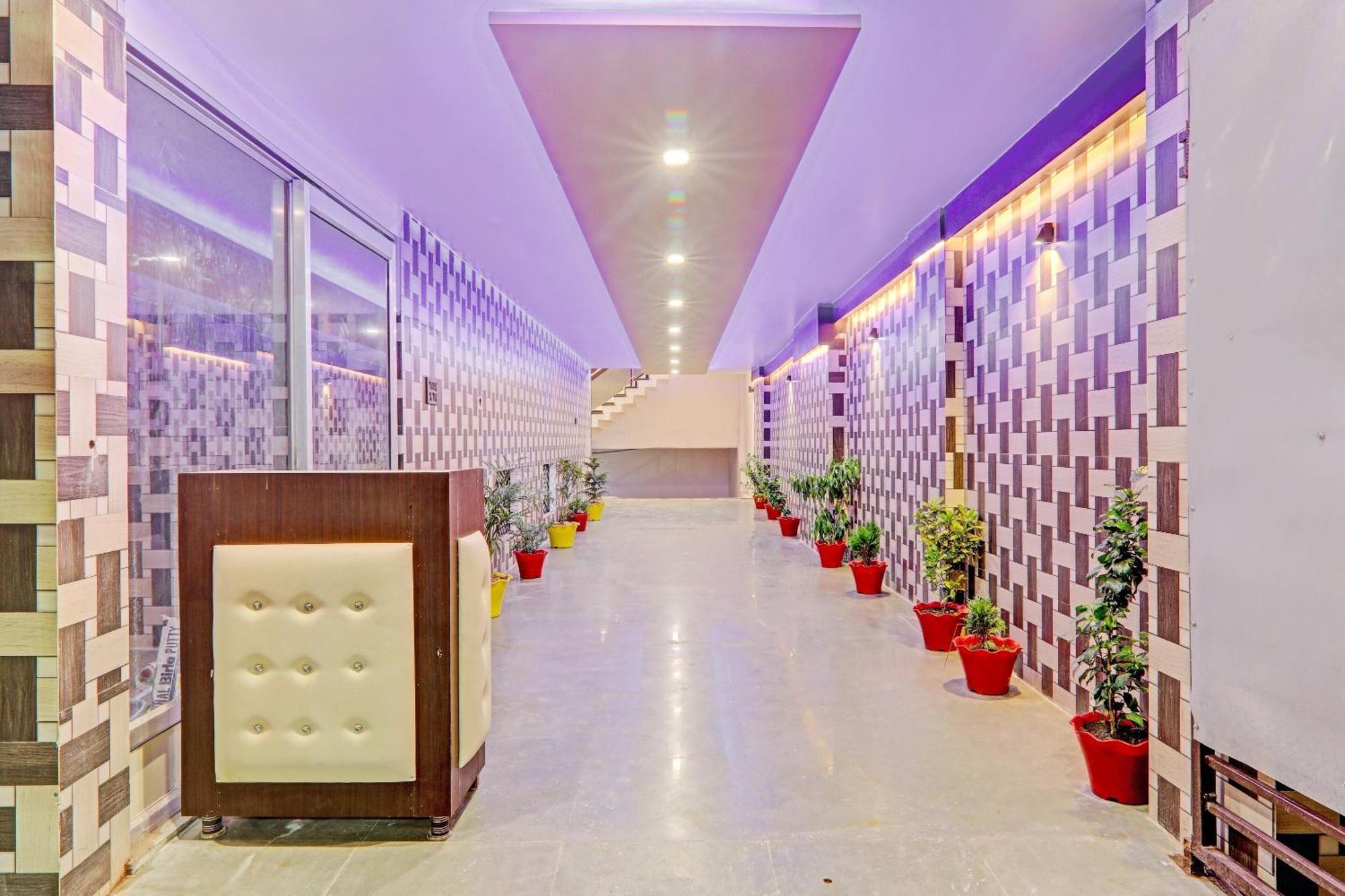 ホテル Super Townhouse Riddhi Residency ラクナウ エクステリア 写真